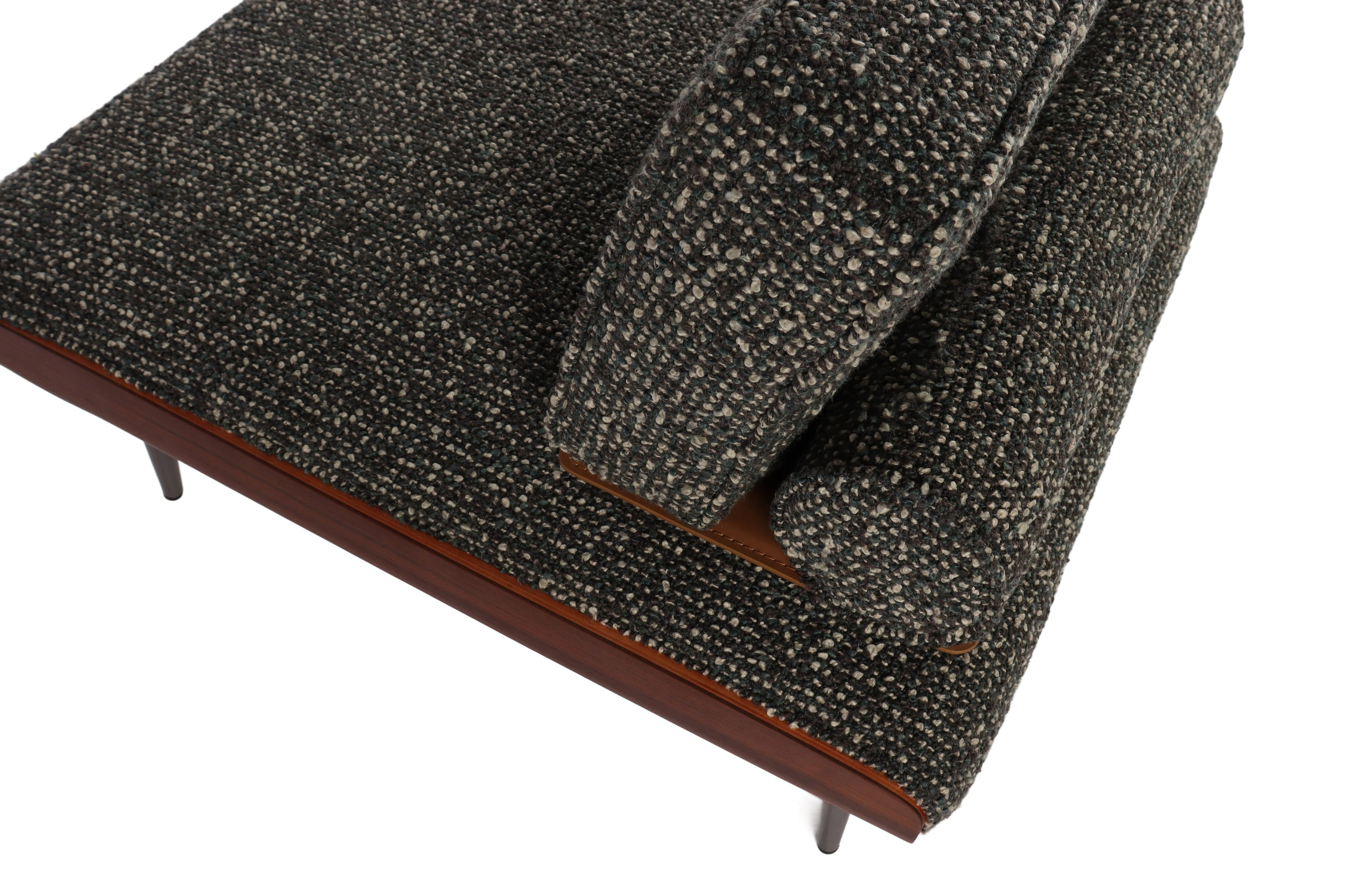 Cotton-Linen Lounge Chair： Breathable, soft, high comfort (cotton-linen material)