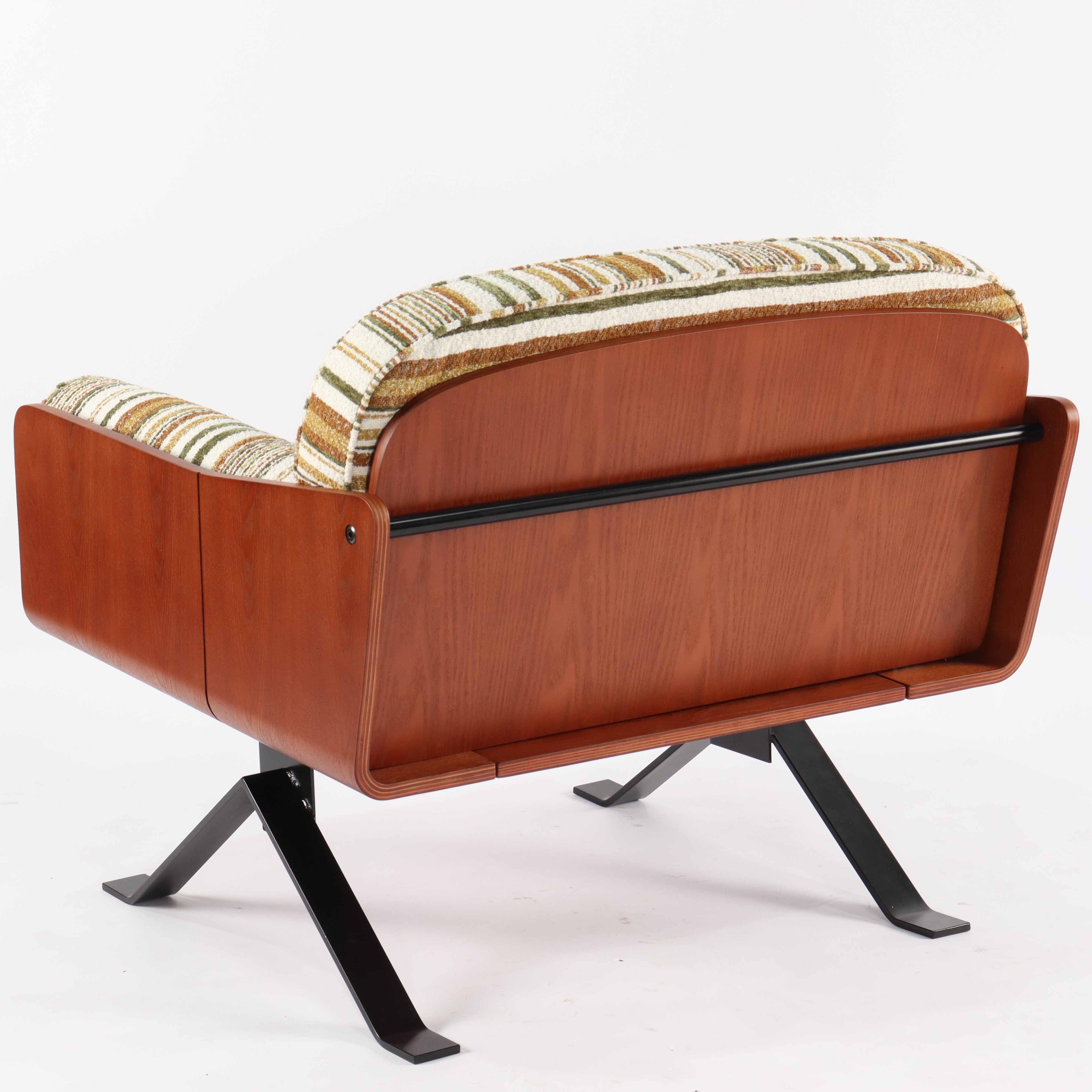 Striped accent chair, wide seat, 150kg capacity & sturdy structure