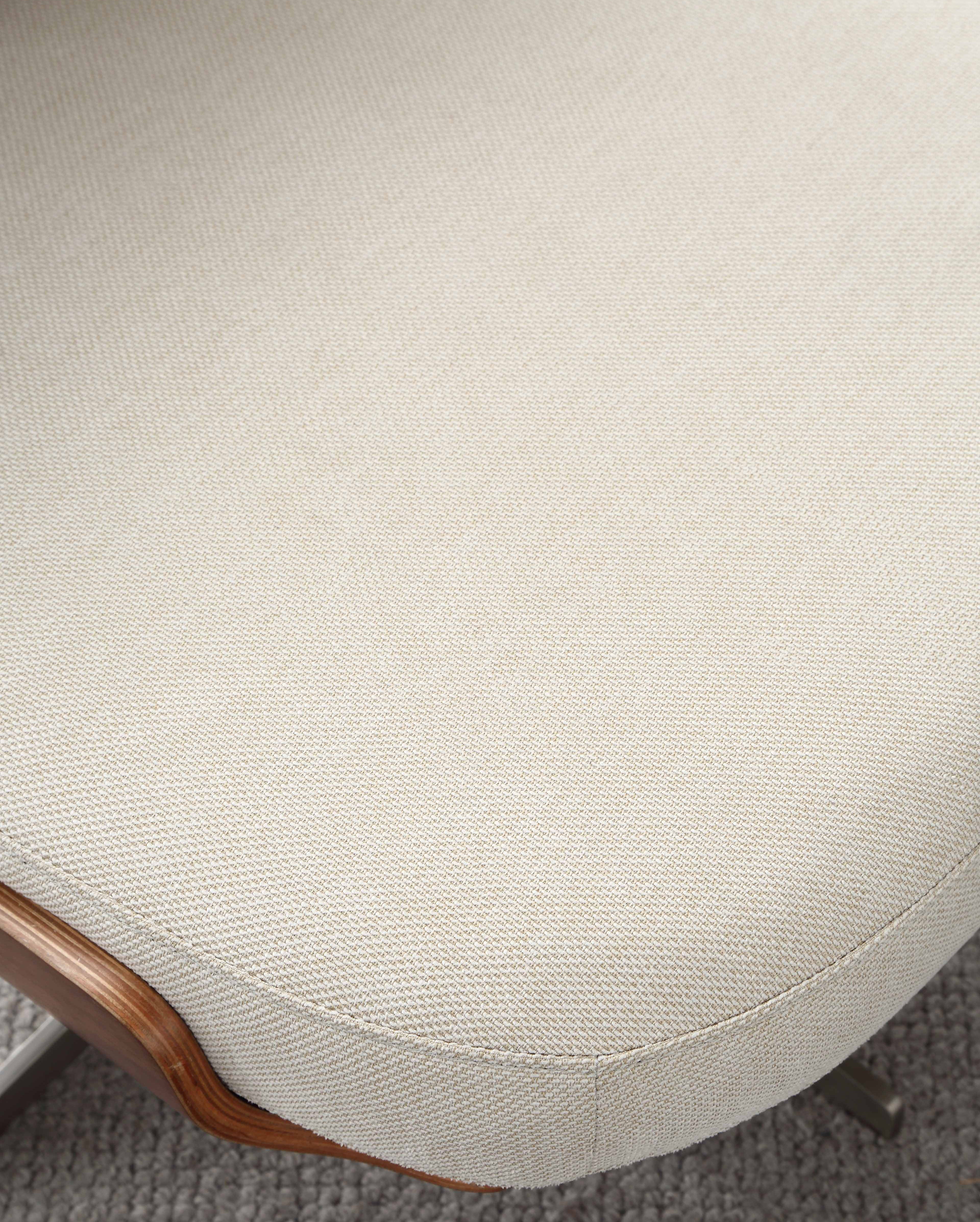 Office Chair: Breathable linen fabric, filled with high-density rebound sponge